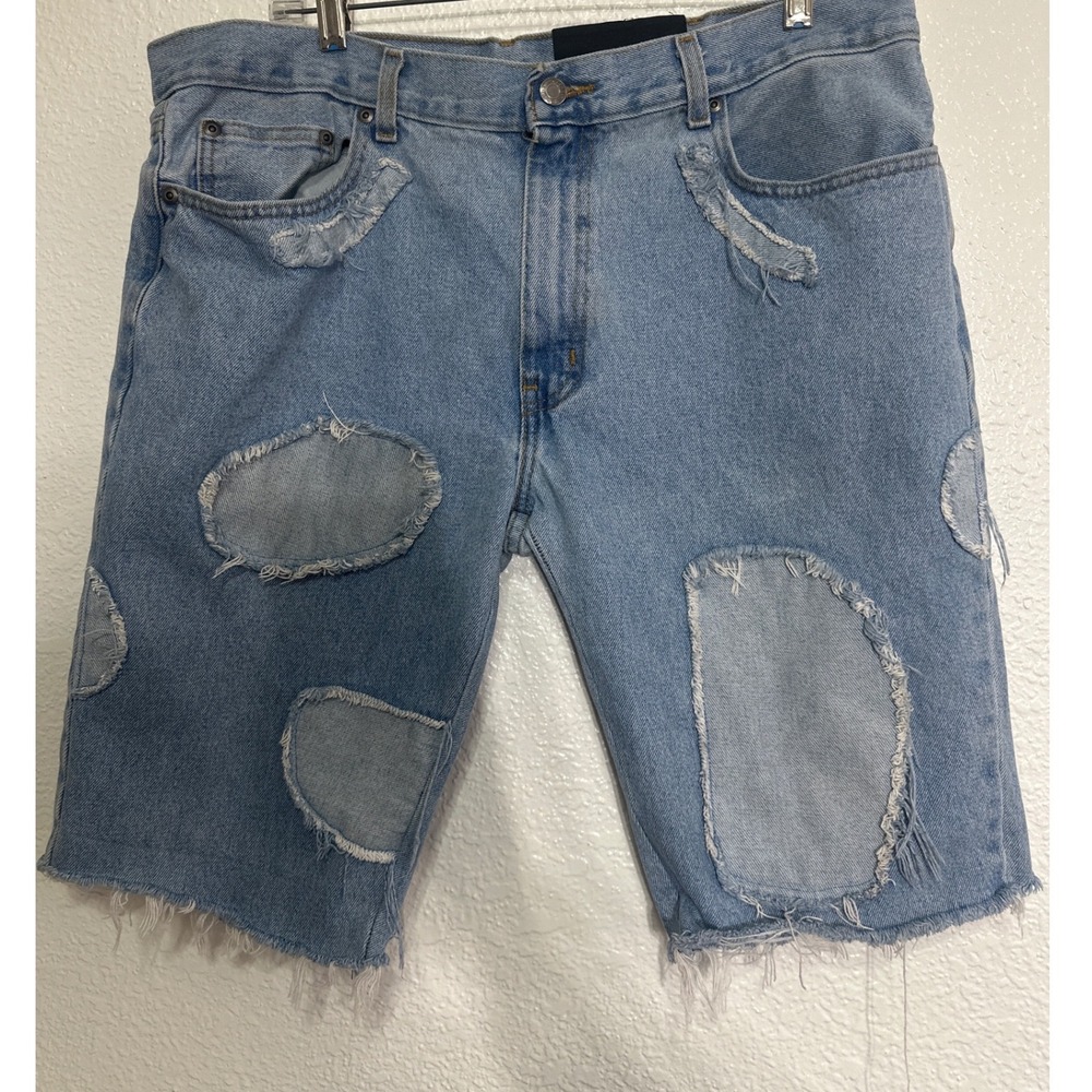 Untamed Heart Mens Light Wash Patchwork Denim Shorts Raw Hem Distressed Size 36